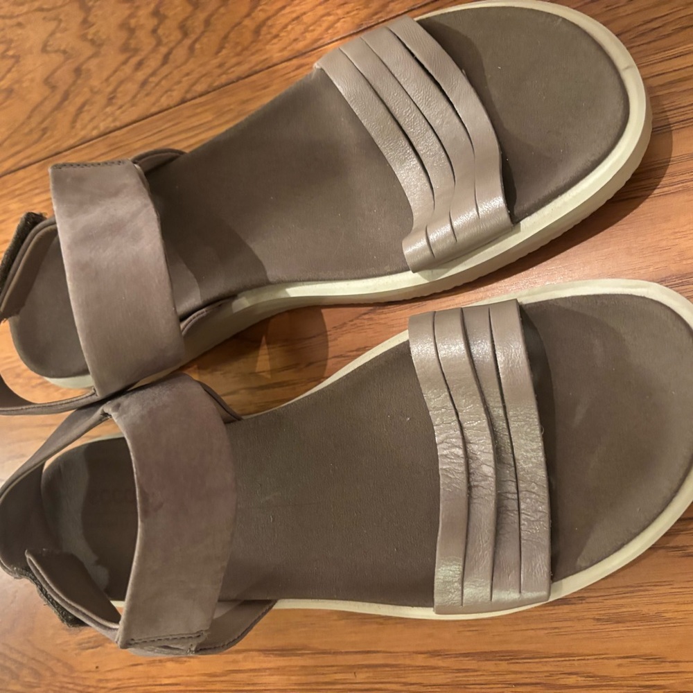 Ecco Gray Textured Sandals